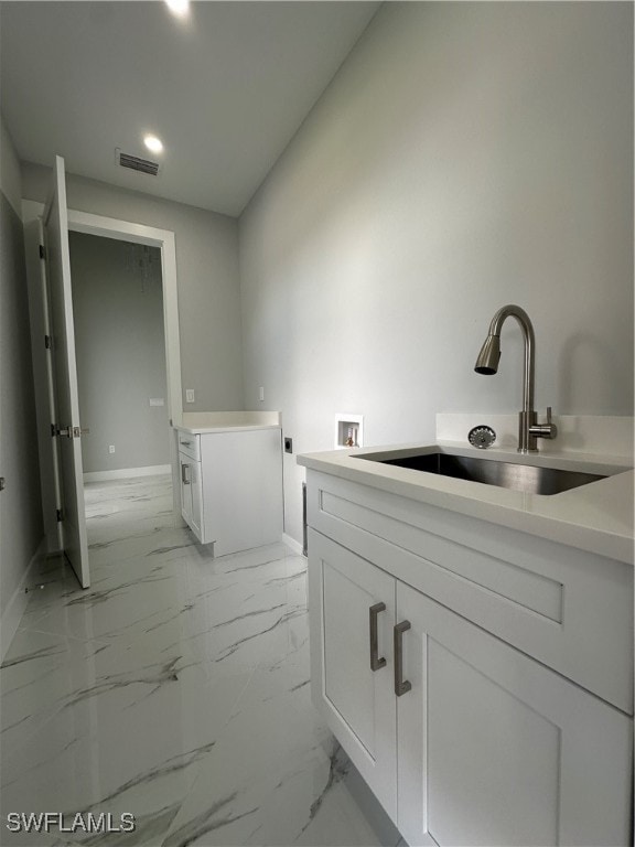 bathroom featuring sink