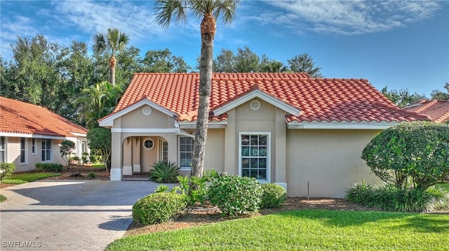 view of mediterranean / spanish-style home