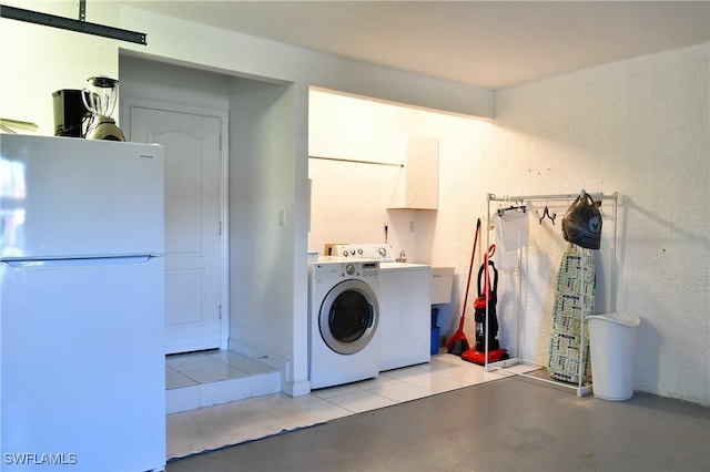 laundry room with light tile patterned flooring and washing machine and dryer