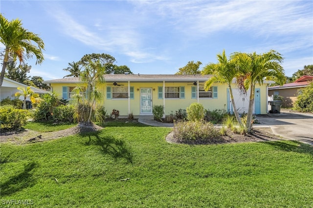 ranch-style home featuring a front lawn