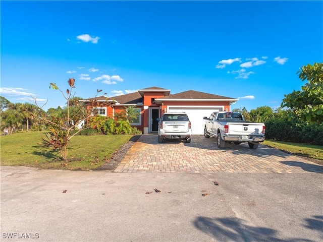 view of front facade featuring a front yard and a garage