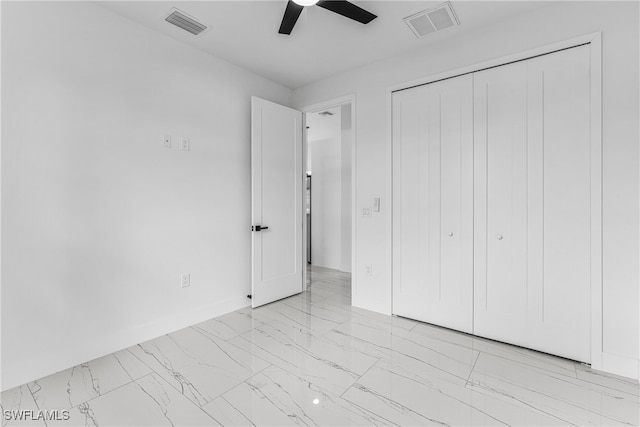 unfurnished bedroom with ceiling fan and a closet