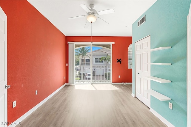 empty room featuring light hardwood / wood-style floors and ceiling fan