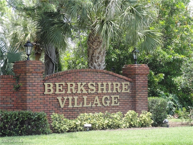 view of community / neighborhood sign