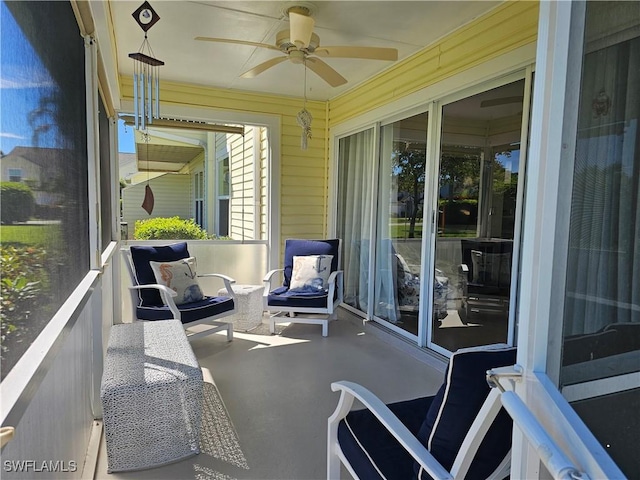 sunroom / solarium featuring a ceiling fan