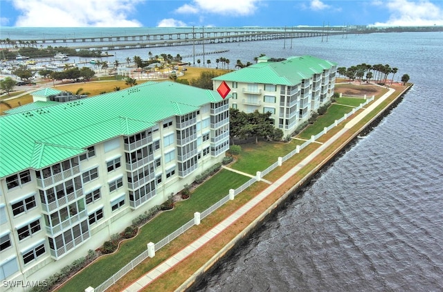 bird's eye view with a water view