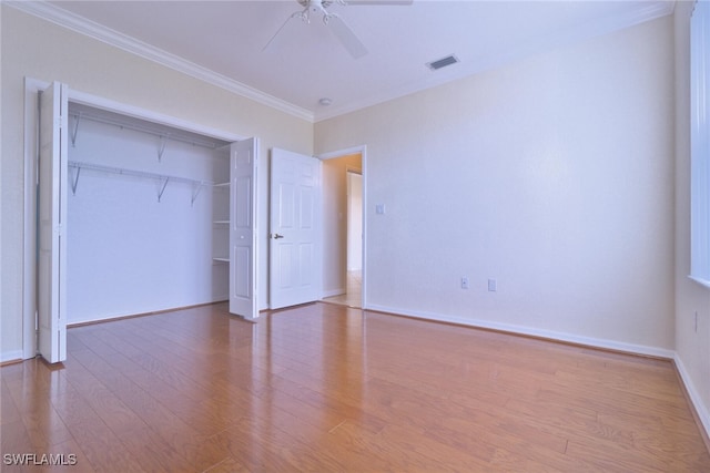 unfurnished bedroom featuring ornamental molding, light hardwood / wood-style flooring, and ceiling fan