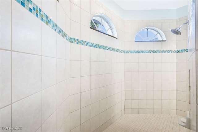 bathroom featuring tiled shower