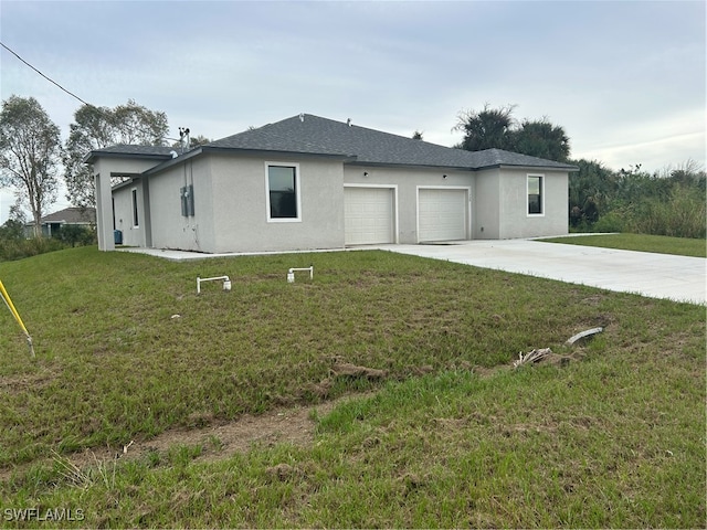 view of front facade with a garage and a front lawn