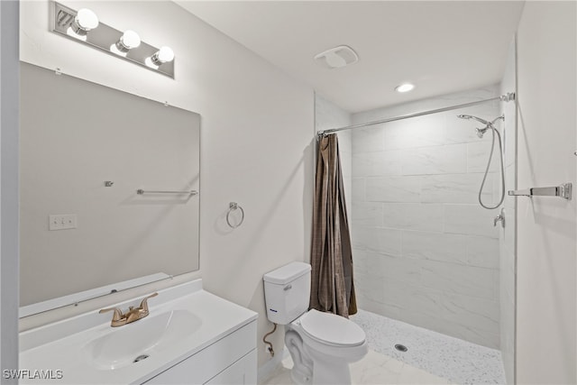 bathroom with curtained shower, vanity, and toilet