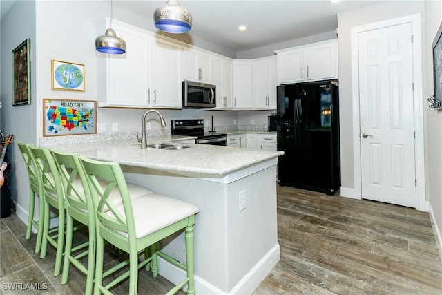 kitchen with stainless steel appliances, white cabinets, kitchen peninsula, dark hardwood / wood-style floors, and decorative light fixtures