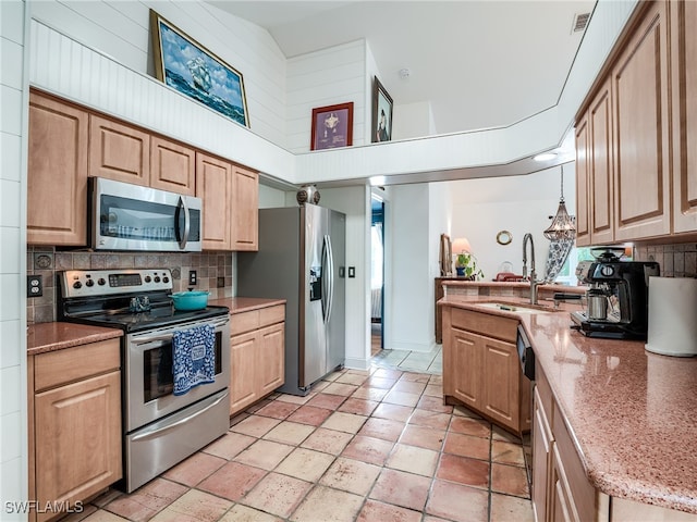 kitchen featuring stainless steel appliances, hanging light fixtures, sink, tasteful backsplash, and high vaulted ceiling