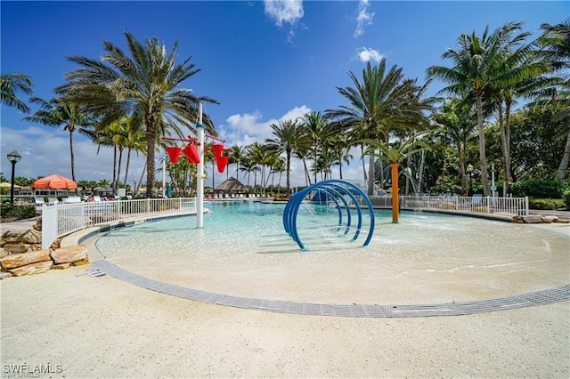 2532 Blackburn Cir, Cape Coral, FL 33991 - community pool with fence