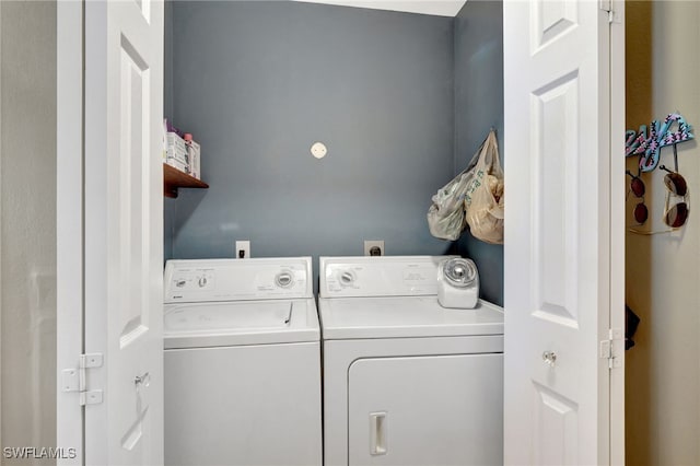 clothes washing area featuring washing machine and dryer