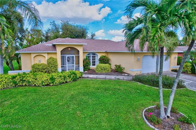 view of front of property featuring a front yard and a garage