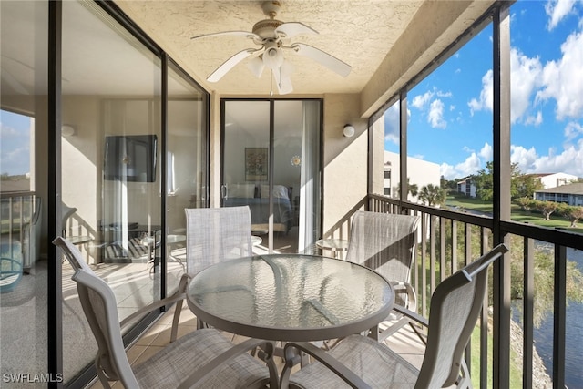 sunroom featuring ceiling fan