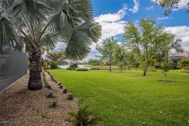 view of yard featuring a water view