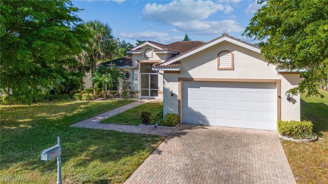 view of front of home featuring a front yard and a garage