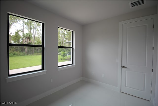 empty room with light tile patterned flooring