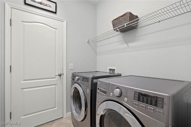 washroom featuring light tile patterned floors and independent washer and dryer