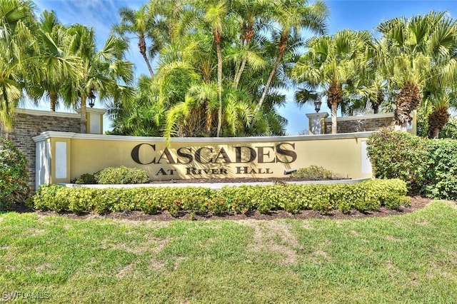 community sign featuring a yard