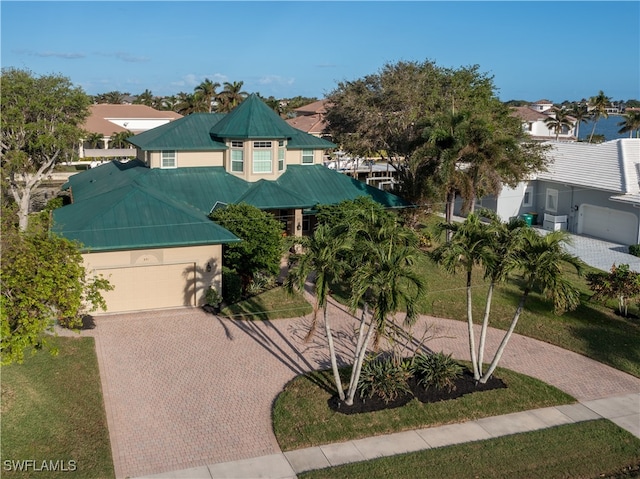 view of front of property with a front yard