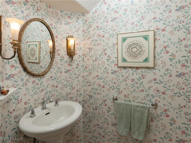 bathroom with sink