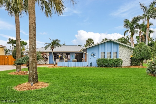 single story home with a front yard