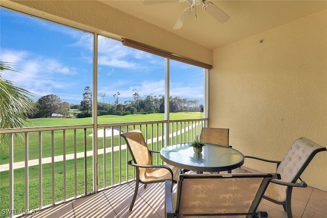 sunroom featuring ceiling fan