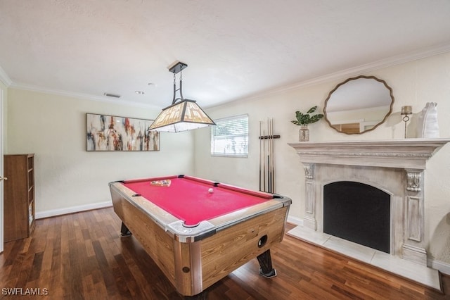 game room featuring hardwood / wood-style flooring, crown molding, and billiards