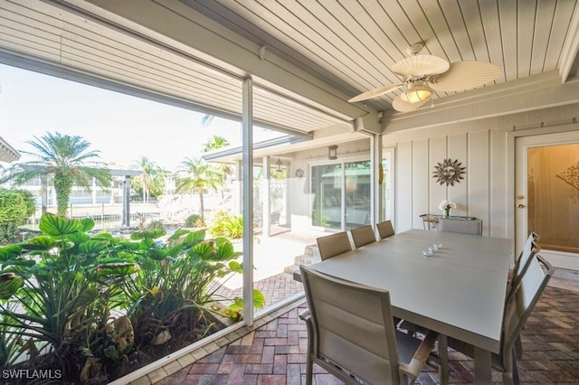 sunroom / solarium with ceiling fan