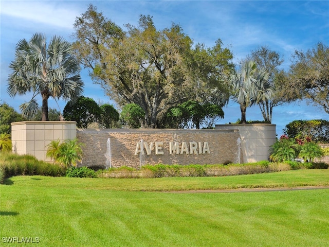 community sign featuring a lawn