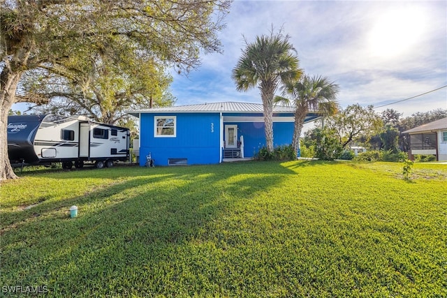 view of front of house featuring a front yard