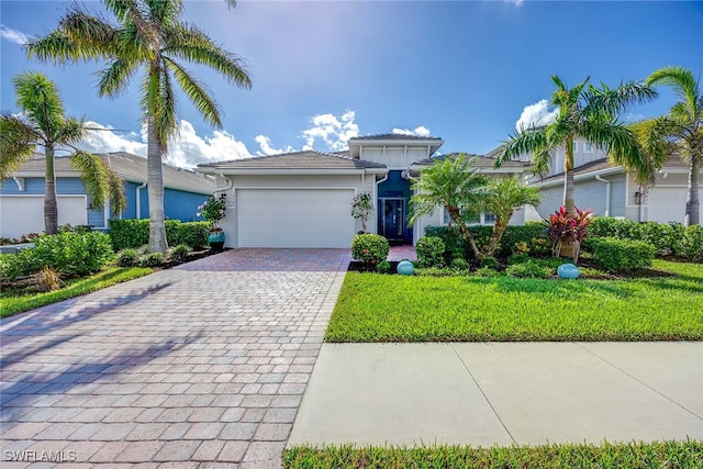 view of front of property featuring a front lawn and a garage