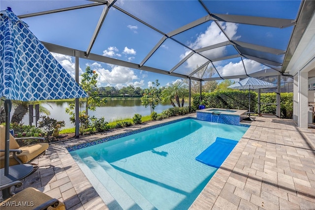 view of pool with an in ground hot tub, a patio, a water view, and a lanai