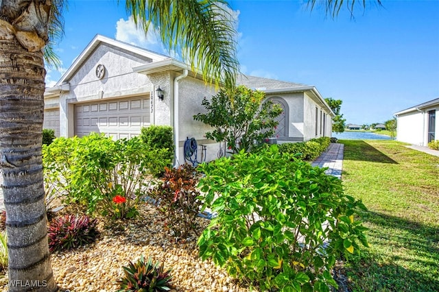 view of front facade with a garage and a front yard