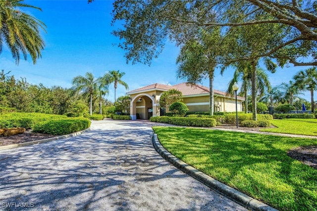 view of front of home featuring a front lawn