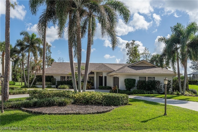 single story home featuring a front lawn