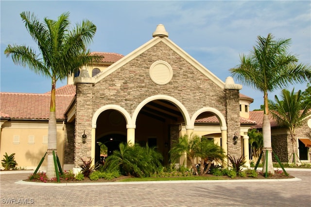 view of front facade