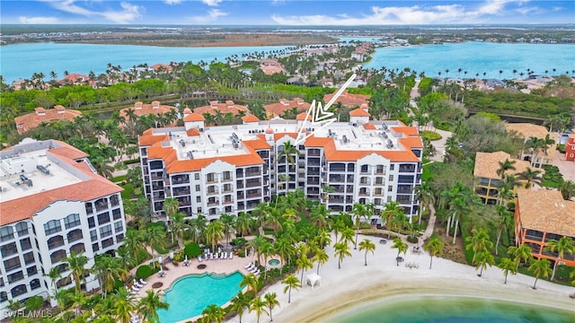 bird's eye view with a water view