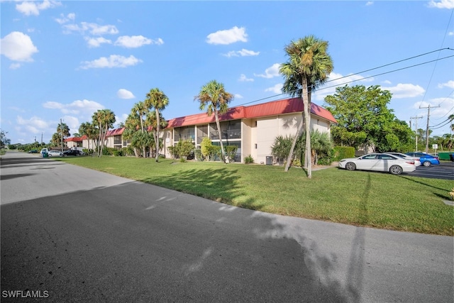 view of front of home featuring a front lawn