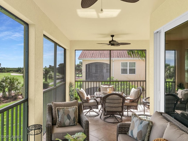 sunroom with ceiling fan