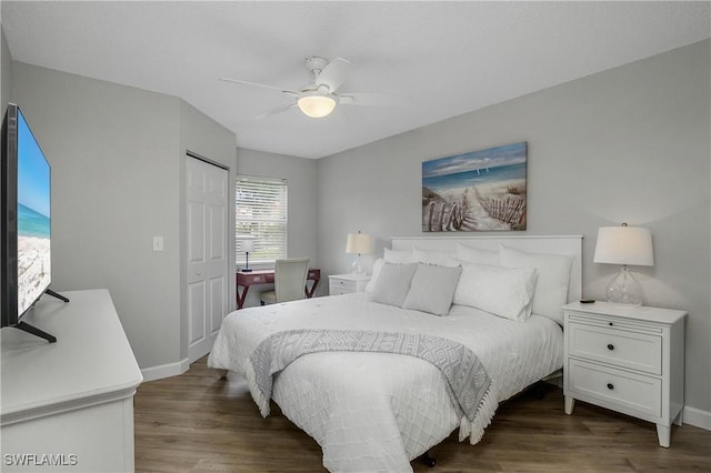 bedroom with dark hardwood / wood-style floors, ceiling fan, and a closet