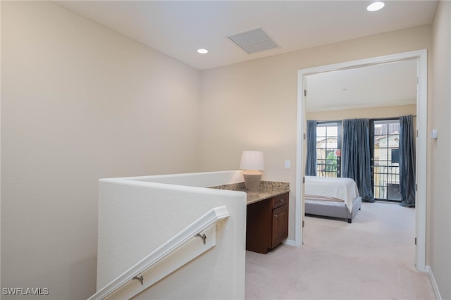 bathroom featuring ornamental molding