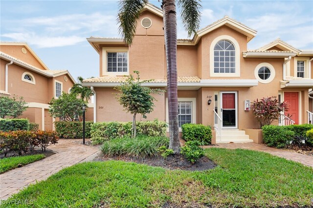 view of front of property with a front lawn