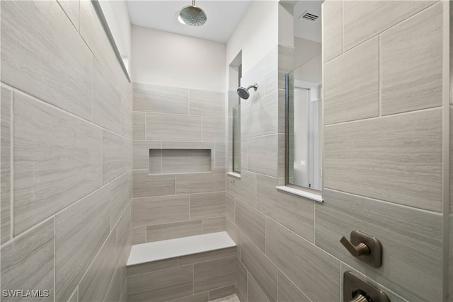 bathroom featuring tiled shower