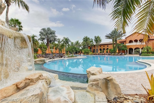 view of pool with pool water feature