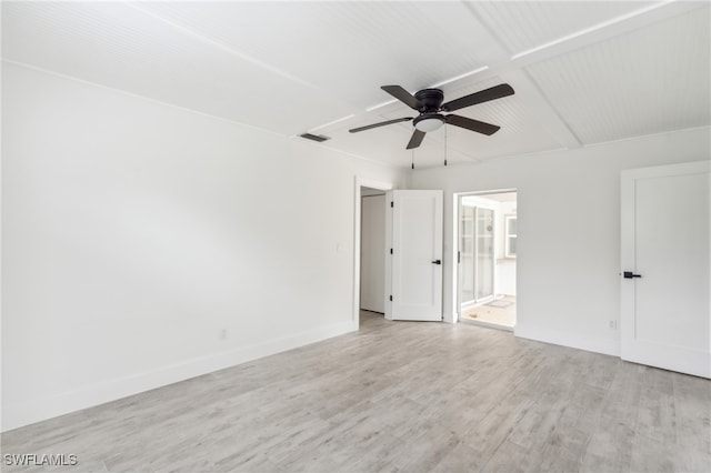 unfurnished room with light wood-type flooring and ceiling fan