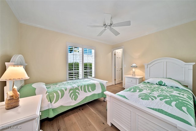 bedroom with ornamental molding, light hardwood / wood-style floors, and ceiling fan