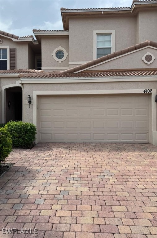 view of front facade with a garage